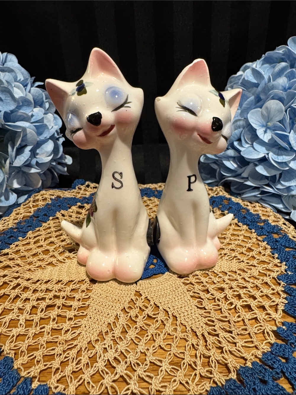Vintage Enesco Magnetic Ceramic Cat Salt & Pepper Shakers - Made in Japan